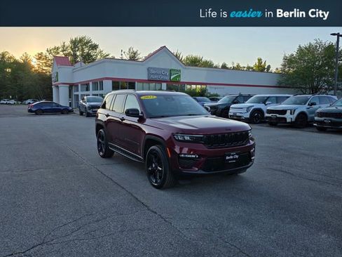Used 2023 Jeep Grand Cherokee Limited w/ Luxury Tech Group II AWD/4WD image 1