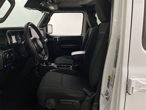 Used 2024 Jeep Wrangler Rubicon image 14