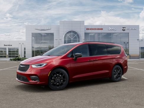New 2026 Chrysler Pacifica Limited w/ Uconnect Theater Family Group image 2