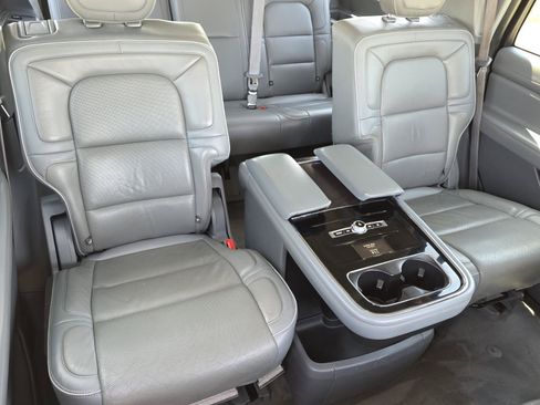 Used 2018 Lincoln Navigator Reserve w/ Technology Package AWD/4WD image 21