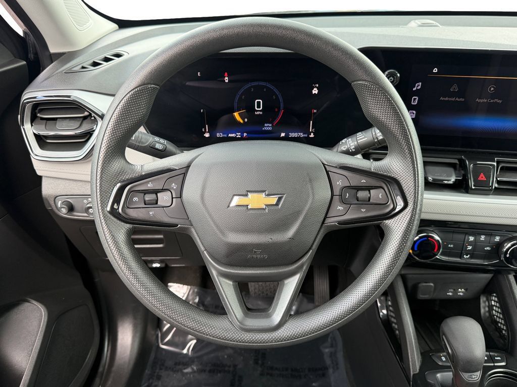 Used 2025 Chevrolet TrailBlazer LT AWD/4WD image 12