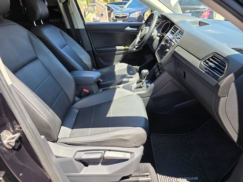 Used 2020 Volkswagen Tiguan SE w/ Panoramic Sunroof Package FWD image 15