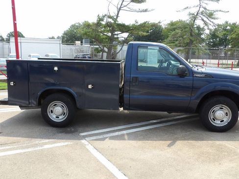 Used 2015 Ford F250 XL RWD image 2