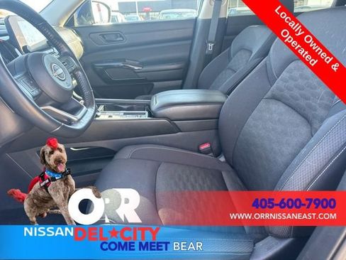 Used 2024 Nissan Pathfinder SV image 15