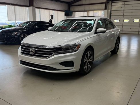Used 2021 Volkswagen Passat 2.0T SE FWD image 5