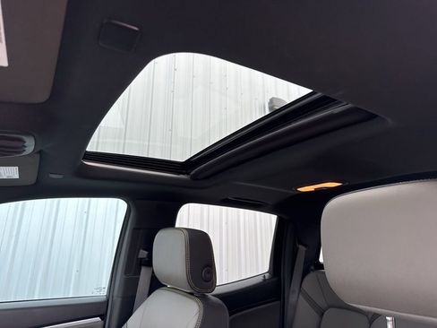 Used 2025 Chevrolet Colorado ZR2 w/ Technology Package image 40