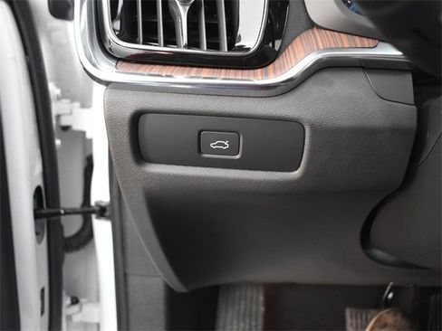 Used 2023 Volvo S60 B5 Ultimate w/ Climate Package image 25