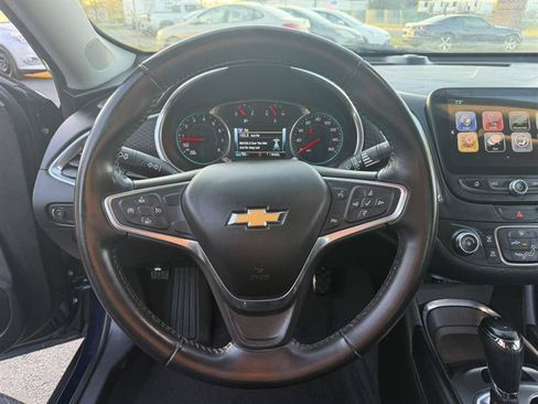 Used 2018 Chevrolet Malibu LT FWD image 16