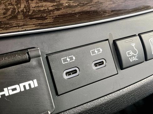 Used 2025 Toyota Sienna Platinum image 35