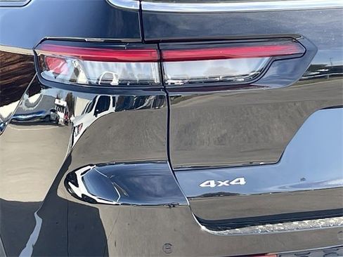 Used 2025 Jeep Grand Cherokee L Limited image 6