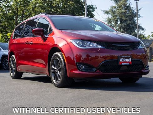 Used 2020 Chrysler Pacifica Touring-L w/ Advanced Safetytec Group AWD/4WD image 2