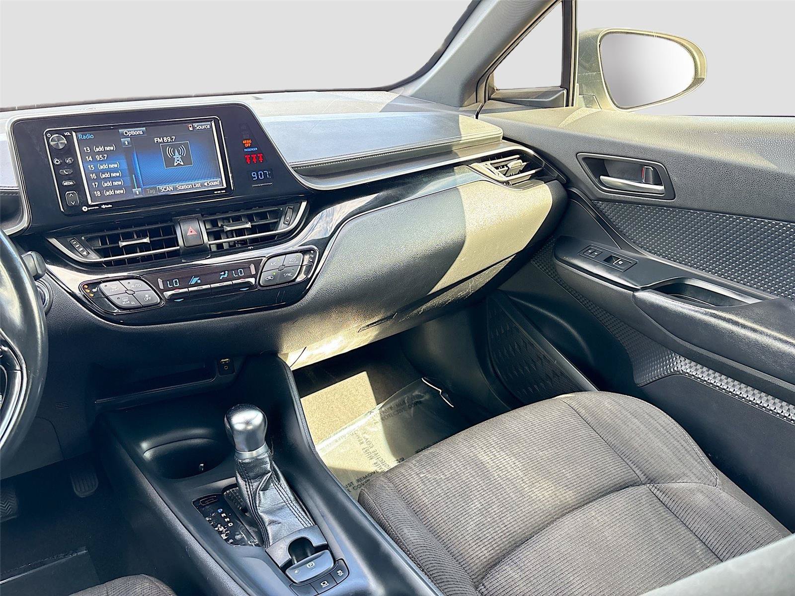 Used 2018 Toyota C-HR XLE FWD image 22