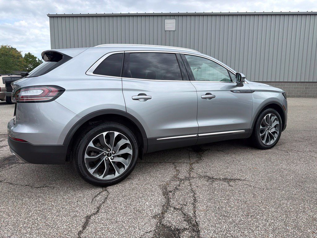 Used 2023 Lincoln Nautilus Reserve AWD/4WD image 7