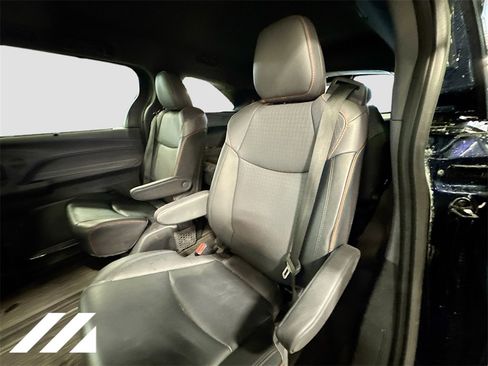 Used 2022 Toyota Sienna XSE image 26