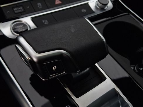 Used 2025 Audi Q7 3.0T Premium w/ Convenience Package image 15