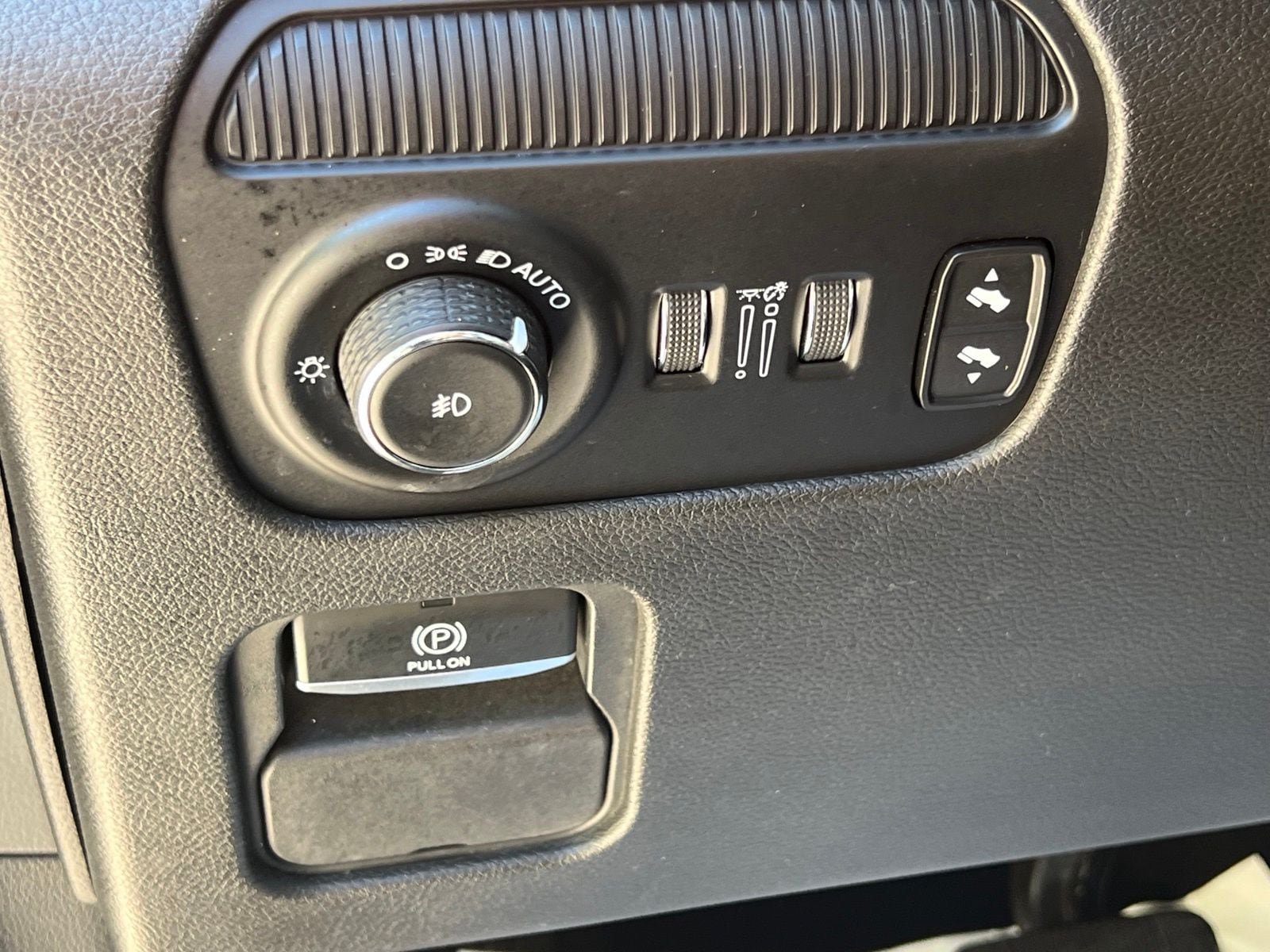 Used 2022 Jeep Wagoneer Series II RWD image 27