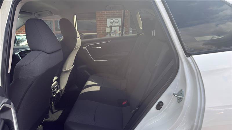 Used 2021 Toyota RAV4 XLE AWD/4WD image 21