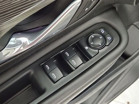 Used 2024 GMC Terrain SLE image 17