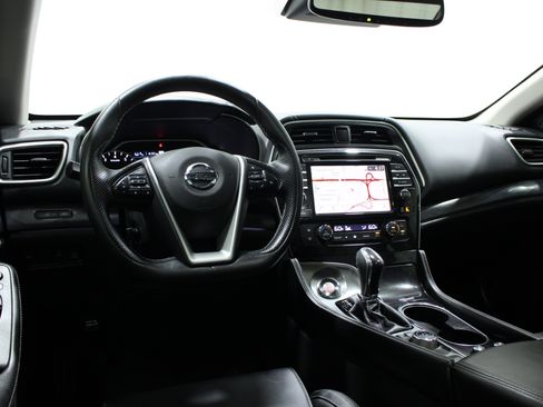 Used 2019 Nissan Maxima Platinum w/ Sport Mat Group FWD image 2