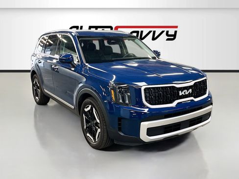 Used 2023 Kia Telluride S AWD/4WD image 1