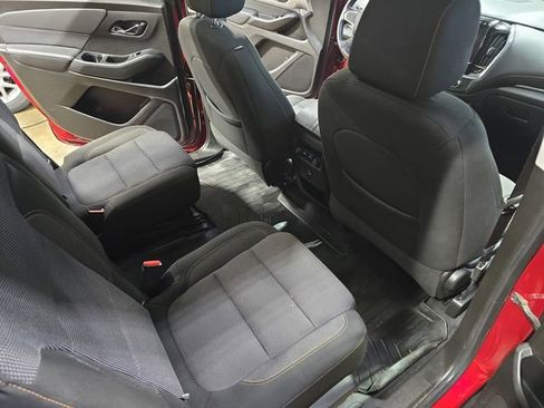 Used 2021 Chevrolet Traverse LT image 11