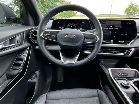Used 2026 Chevrolet Equinox LT w/ Convenience Package II FWD image 6