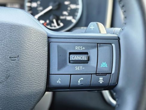 Used 2025 Nissan Rogue SV FWD image 18