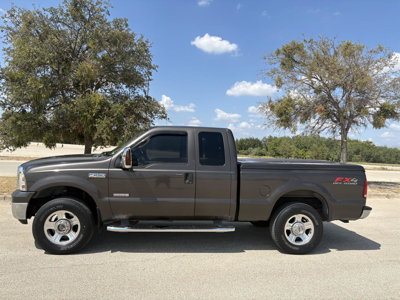 Used 2006 Ford F250 Lariat AWD/4WD image 2