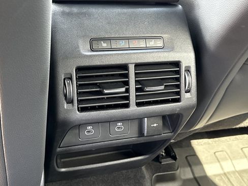 Used 2025 Land Rover Discovery Sport Dynamic SE AWD/4WD image 15