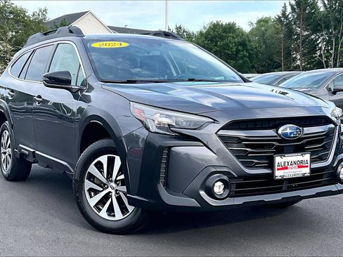 Used 2024 Subaru Outback Premium AWD/4WD image 2