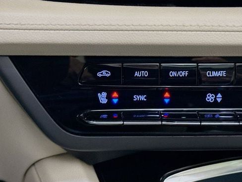 Used 2023 Buick Envision Avenir image 22