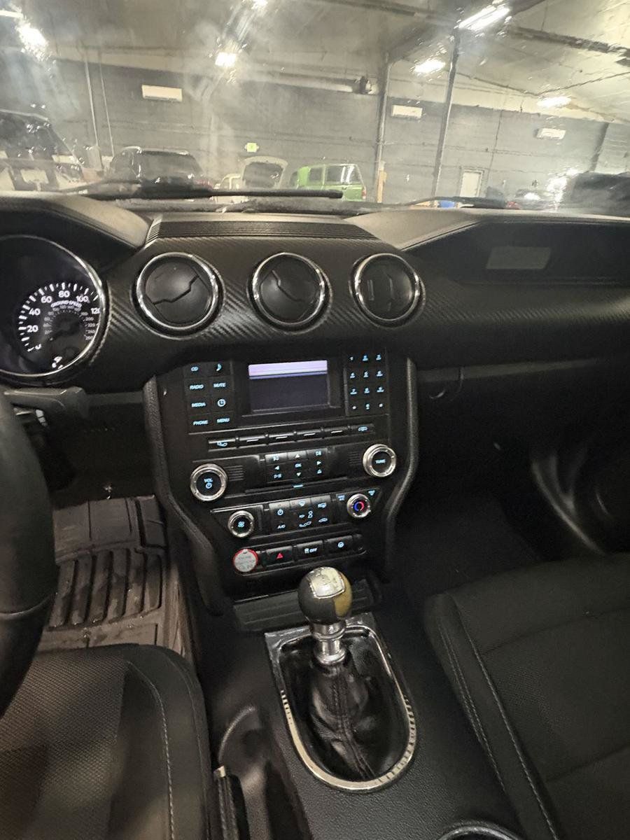 Used 2017 Ford Mustang Coupe RWD image 4