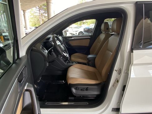 Certified 2023 Volkswagen Tiguan SE R-Line FWD image 35