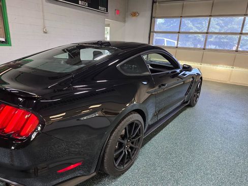 Used 2017 Ford Mustang Shelby GT350 RWD image 8