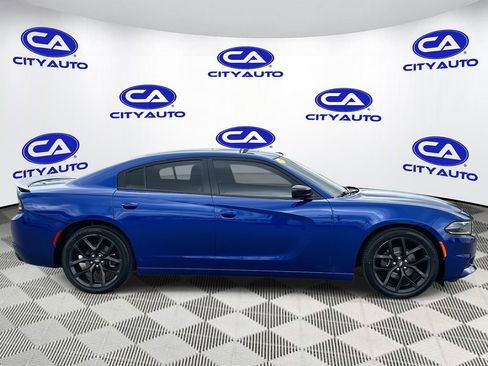 Used 2021 Dodge Charger SXT w/ Blacktop Package image 3