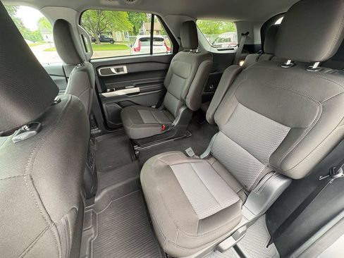 Used 2023 Ford Explorer XLT AWD/4WD image 25