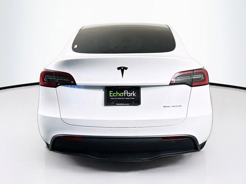 Used 2024 Tesla Model Y Long Range image 7