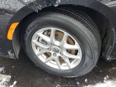 Certified 2024 Chrysler Pacifica Touring-L image 3