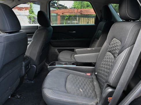 Used 2022 Nissan Pathfinder SV w/ SV Premium Package FWD image 13