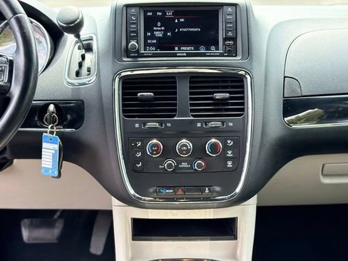 Used 2017 Dodge Grand Caravan SXT FWD image 21