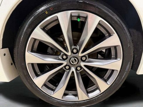 Used 2019 Nissan Maxima Platinum image 32