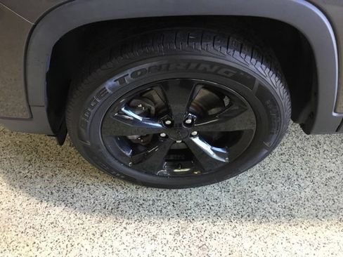 Used 2019 Jeep Cherokee Latitude Plus AWD/4WD image 10