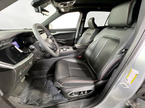 Used 2024 Jeep Wagoneer Launch Edition image 22