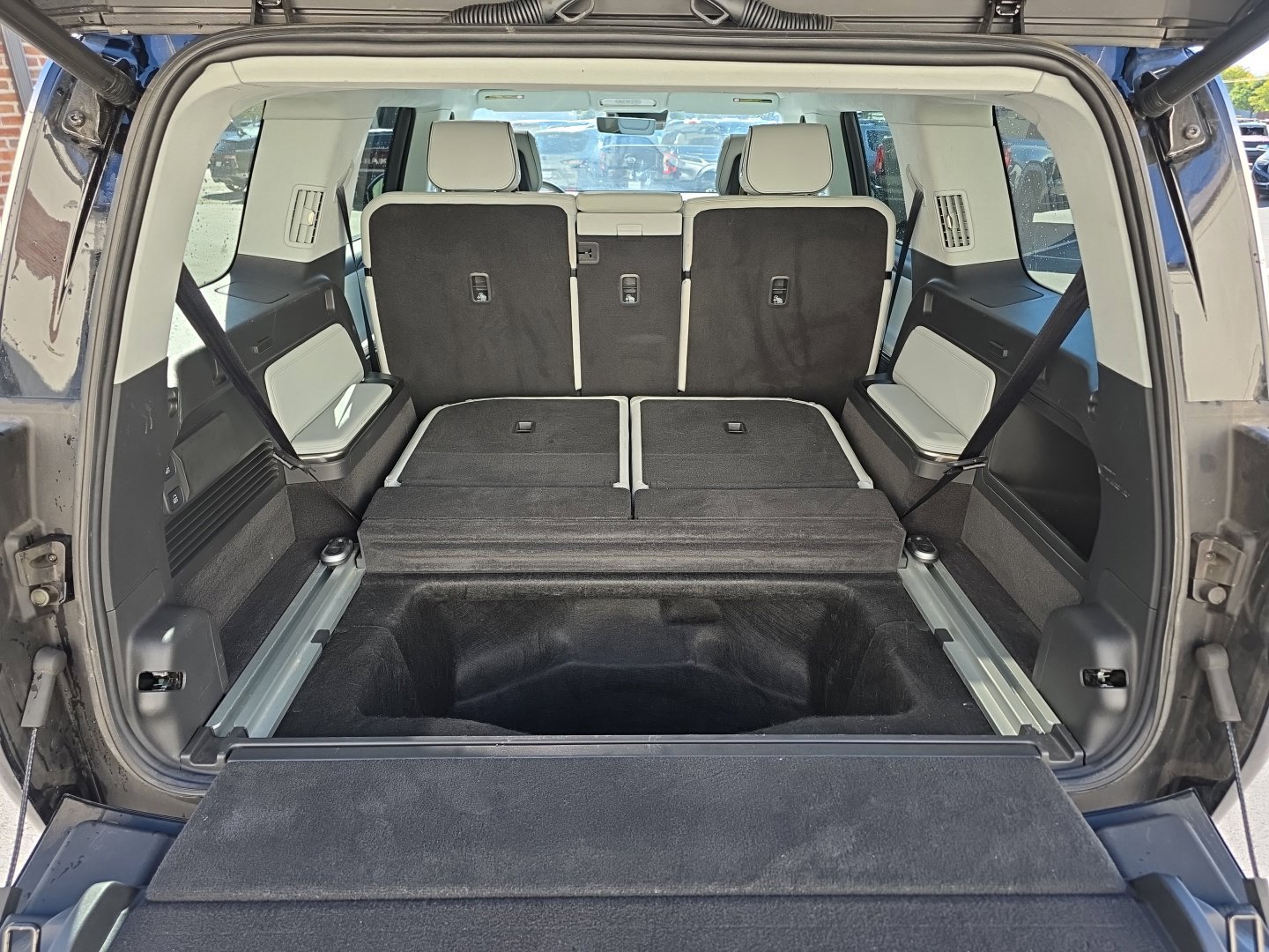 Used 2025 Rivian R1S Adventure Dual AWD/4WD image 27