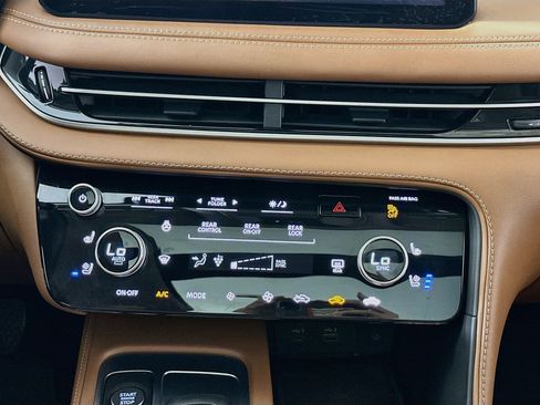 Used 2025 INFINITI QX60 Sensory w/ Vision Package AWD/4WD image 13