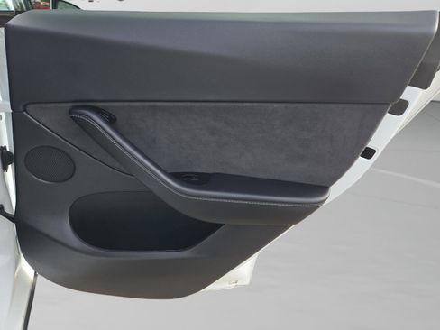 Used 2020 Tesla Model Y Long Range image 27
