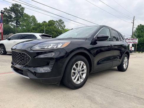 Used 2021 Ford Escape SE FWD image 2