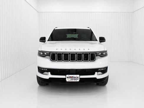 Used 2024 Jeep Wagoneer 4WD image 2