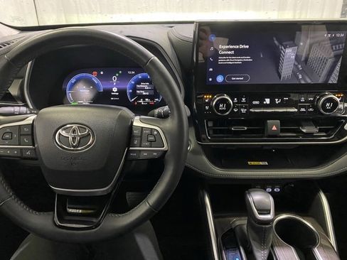 Used 2023 Toyota Highlander Limited image 22