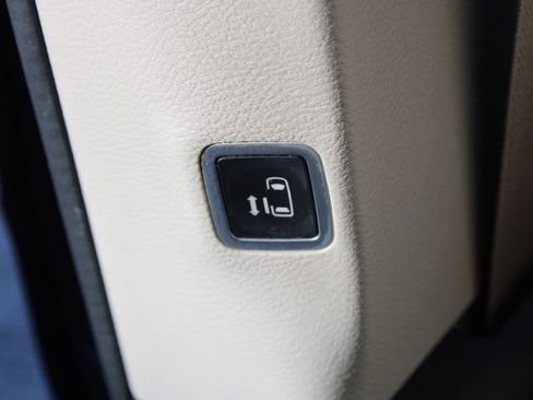 Used 2018 Chrysler Pacifica Touring-L Plus w/ Tire & Wheel Group image 24